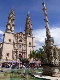 Teniendo así la catedral basílica y santuario de nuestra señora de san juan de los lagos la misión de fomentar la liturgia, la eucaristía y las prácticas de otras formas de piedad entre los millones de fieles que cruzan sus puertas centenarias. File Fachada De La Catedral Basilica De Nuestra Senora De San Juan De Los Lagos 02 Cropped Jpg Wikimedia Commons