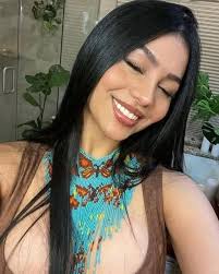 Admiration for a beautiful jewelry photo