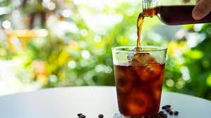 Selain itu, pola makan juga memainkan peran yang besar, termasuk minum minuman beralkohol. Bolehkah Minum Es Setelah Vaksin Ini Penjelasannya