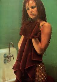 Avec les nerfs à vif, le réalisateur la joue alfred hitchcock avec pour un thriller bien troussé qui donne. Juliette Lewis Biographie Et Filmographie