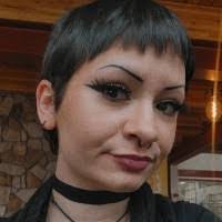 Shanna Simons's Instagram, Twitter & Facebook