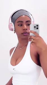 This is how Uche got her perfect quads and glutes @uchemba_ #uchemba  #k_banesa #noexcuses #sheenagakpe #bfit_sj #maryoficial #powerful  #thickthighs #thickthirty @girlsanddumbbells #fakefriends ...