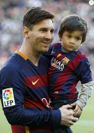 He has won the fifa ballon d'or 6 times (four of them consecutively) and a 2008 olympic gold medal winner with the argentina. Lionel Messi Et Son Fils Thiago