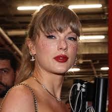 Heather Munsey's Instagram, Twitter & Facebook