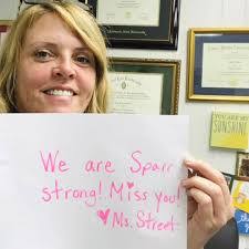 Gloria Luffman's Instagram, Twitter & Facebook