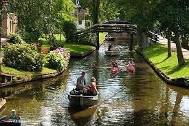 ˈɣitɦoːrn) is a town in the province of overijssel, netherlands with a population of 2,795 in 2020. Aufs Wasser In Holland Bootsverleih Und Rundfahrten In Giethoorn
