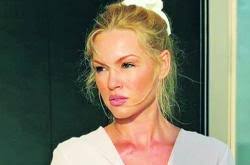 «είναι η πρώτη μέρα που καταφέρνω να ανεβάσω φώτο γιατί και αυτό μου φαίνεται. Biky Kaboyra Thepressroom Gr