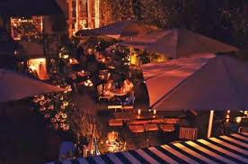 Lecker Essen Geniessen Im Garten Restaurant Garten Restaurant Leckeres Essen Restaurant