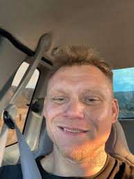 A phone Co. That works here? Had it with Verizon, they suck anymore.