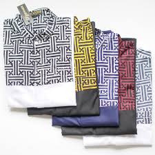 Untuk setiap pewarnaan, perlu diulang prosesnya dari mencanting (mulai dari membatik kerangka, namun bagian yang ditutup dengan cairan malam berbeda tergantung bagian mana yang diinginkan tidak terkena warna itu) sampai nglorod. Teknik Pembuatan Batik Cap