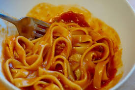 Tagliatelles A La Sauce Aux Poivrons Recettes Faciles Ma Patisserie Recette Tagliatelles Recettes De Cuisine Recette Facile