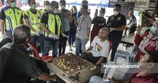 Kamu harus mengerti terlebih dahulu bagaimana apa hal yang paling medasar yang wajib diketahui oleh trader pemula dalam cara bermain binomo? Selamba Main Dam Haji Ingkar Perintah Kawalan Pergerakan Minda Rakyat