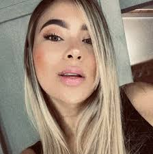 Cristina Henao's Instagram, Twitter & Facebook