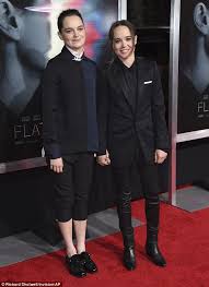 Can't believe i get to call this extraordinary woman my wife, the flatliners actress wrote on instagram wednesday, tagging her new wife, emma portner. Ellen Page And Girlfriend Emma Portner Hold Hands Express Digest