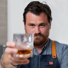 Mình tự học pha chế cocktail 100% từ Youtube và đây là 5 ông "thầy" đã dạy  mình. Nên xem qua để biết nhiều classic cocktail hơn, để hiểu ly cocktail  bạn