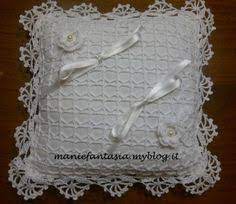 Cuscino portafedi uncinetto schemi e spiegazioni passo a passo e tutorial per realizzare a mano un accessorio per il giorno del matrimonio unico e originale. 8 Idee Su Cuscini Portafedi Cuscino Portafedi Ricamo Uncinetto Schema Uncinetto