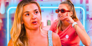 Leah Mayer's Instagram, Twitter & Facebook