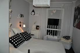 Mala Sypialnia W Bloku Szukaj W Google Small Bedroom Toddler Bed Bedroom