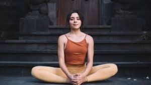 Butterfly / cobbler's / gracious . 5 Fantastic Health Benefits Of Butterfly Pose That You Need To Know About