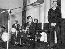 Gino paoli (monfalcone, 23 settembre 1934) è un cantautore, musicista ed ex politico italiano. Gino Paoli