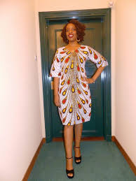 Les manches en dentelle sont magnifiques et sont semblables à celles qu'on. Soldes Model Wax Robe Courte En Stock
