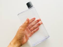 おしゃれ水筒に ダイソー スリムボトル は夏のいちおし macaroni ボトル 水筒 おしゃれ ダイソー ボトル