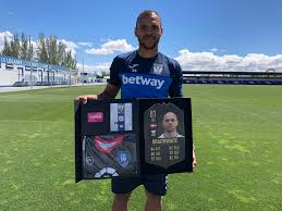 Check spelling or type a new query. Martin Braithwaite On Twitter Gracias Easportsesp Fifa19 Totw