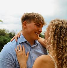 Where to find pickleball leagues or groups in Omaha?