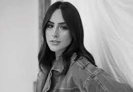 Julia hennessy is on facebook. N7ytvmgf710dim