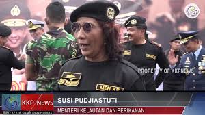 Brevet hiu kencana merupakan lambang kehormatan bagi satuan kapal selam di tni al. Event Menteri Susi Terima Penghargaan Brevet Hiu Kencana Kkp News