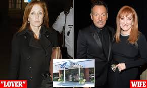 Changing the experience of car buying! How Bruce Springsteen Fell For Red Head Who Was A Dead Ringer For Patti Scialfa Daily Mail Online