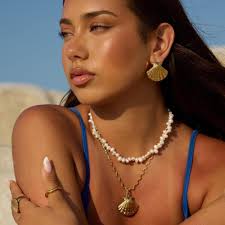 Gold Chunky Shell Charm Necklace