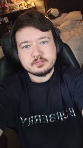 27, from scotland 🏴󠁧󠁢󠁳󠁣󠁴󠁿🏳️‍🌈🏳️‍⚧️, Graduate 🎓