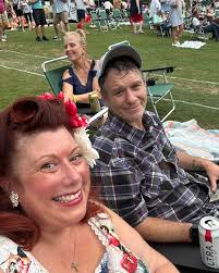 Trying to get this hottie 🔥 🔥 🔥 to go home with me 😉. Yall tell me your  hottest pick up lines to use