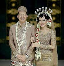 Ada suku dayak, suku minang, suku jawa, suku madura dan masih banyak. Inspired By Nanangsupriyadi Photography Rom The Wedding Of Mentari Fahmi Wedding Http Gelinshop Com Ipost 152 Gaya Pengantin Pengantin Berhijab Pengantin