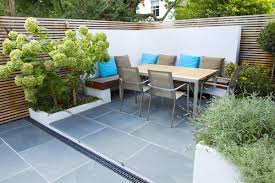 Using slate in your edging gives an interesting multitextured effect. Contemporary Small Family Garden Designers In Clapham Sw4 Slate Paving