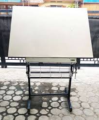 Pembicaraan saya dengan sang arsitek tak pelak juga membahas mengenai meja makan tersebut. Meja Gambar Arsitek Manual Peralatan Kantor 803908828