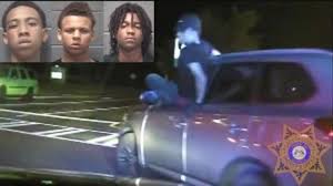 Terdapat seroang guru cantik yang menjadi pujaan semua murid bahkan oleh guru sekolah yang juga tergoda dengan penampilan guru matematika ini. Police Chase Teens Tied To 38 Car Break Ins