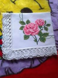 300 Ideas De Servilletas En 2021 Bordados En Punto Cruz Servilletas Punto De Cruz Punto De Cruz De las originales de imagenes de servilletas para boda, destacan los bordados con hilos dorados en tela blanca, estos sin duda expresan una gran elegancia. servilletas punto de cruz