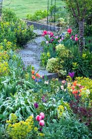 Designer john gidding, host of curb appeal: Feeling Overwhelmed By Your Garden 11 Easy Practical Solutions The Middle Sized Garden Gardening Blog
