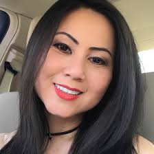 What are some beach house options in Destin Florida that can accommodate 9  people?