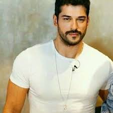 La Imagen Puede Contener Una Persona De Pie Y Barba Handsome Celebrities Turkish Actors Turkish Men