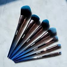 Amazon Com Mode Cosmetics Bluwave Full Size 7 Piece Professional Makeup Brush Set With Storage Pouch Handcrafted Luxury Beauty Tools Designed For Full Face Application And Made For All Skin Types Cruelty Free