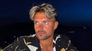 Hair systems, hair pieces, wigs, toupees Mens Curtain Hairstyle Middle Part Youtube