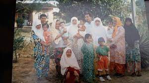 Check spelling or type a new query. Dato Ustaz Mohd Kazim Elias Gambar Kenangan Bersama Mak N Ipar Duai Mak Saya Yg Pegang Baby Baby Tu Anak Sulung Sy Depan Sy Tu Isteri Sy Girl Yg Baju Hijau