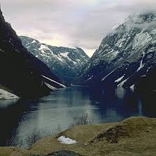 The peer gynt festival is built on old traditions. Griegs Peer Gynt Bergkonig Mountain King