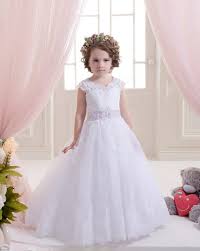 Maybe you would like to learn more about one of these? Abiti Cerimonia Bambina Low Cost Fatto In Raso E Tulle Con Scollo V E Cintura Ricamata In Raso Che Chiude Sul Retro Con Un Fiocco Sposamore