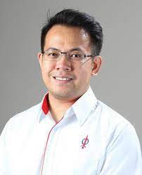 (from right) foodpanda rider anas hazmi ahmad says he was shocked when the efforts of bukit mertajam mp steven sim chee keong to help him went viral the wrong way. Steven Sim Alchetron The Free Social Encyclopedia