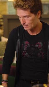 Gracias a ustedes #DarteUnBeso tiene más de 100millones de views en @vevo  @LatinoOnVEVO quisiera poder darle un beso a todas #agradecido Thanks to  you #DarteUnBeso has more than 100million views