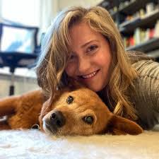 El hecho de que se parezca a Ana de Armas con pies por manos aparentemente  no fue suficiente.